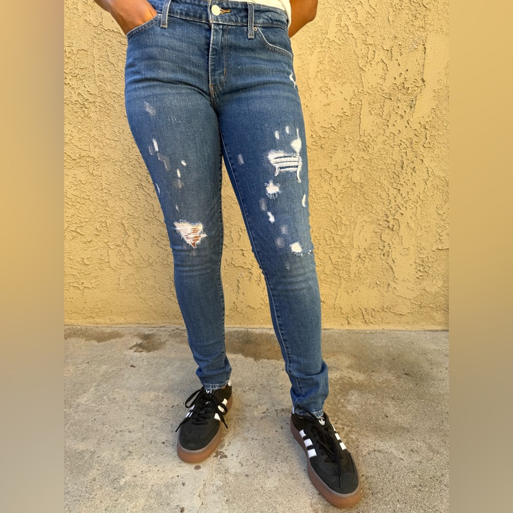 Levi's Distressed Skinny Jeans in Blue